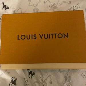 Louis Vuitton Signature wallet with cover and box
